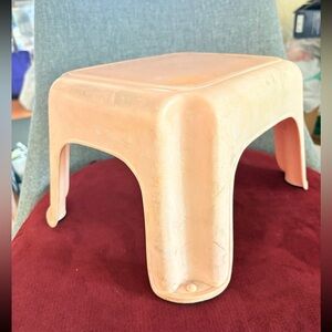 Pre Owned Used Stool-10”x8”x7” 
Made In Taiwan